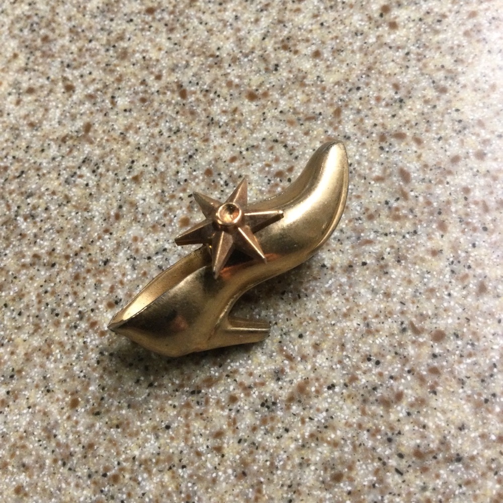 Vintage Lisner Victorian Gold Tone Star Accent High Heel Brooch